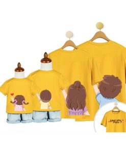 áo thun gia đình màu vàng