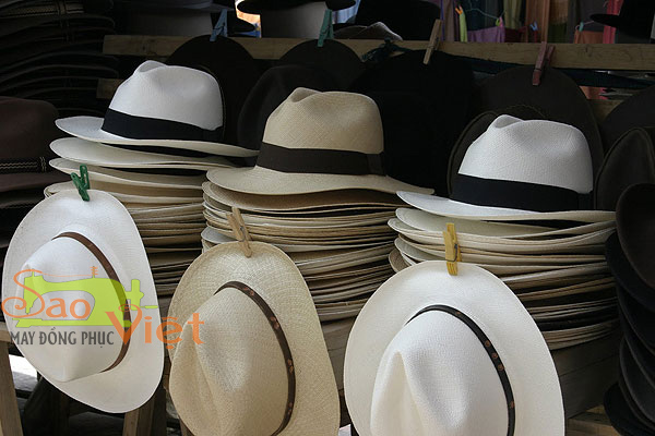 Các loại nón du lịch sành điệu, chống nắng tốt được làm từ nhiều chất liệu khác nhau như vải bố, vải dù,...