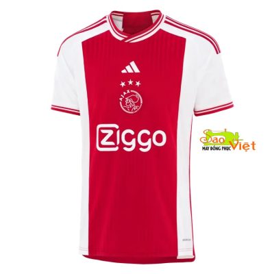 Mẫu áo đấu sân nhà của Ajax mùa 23/24 với tông màu trắng đỏ đã thành bản sắc