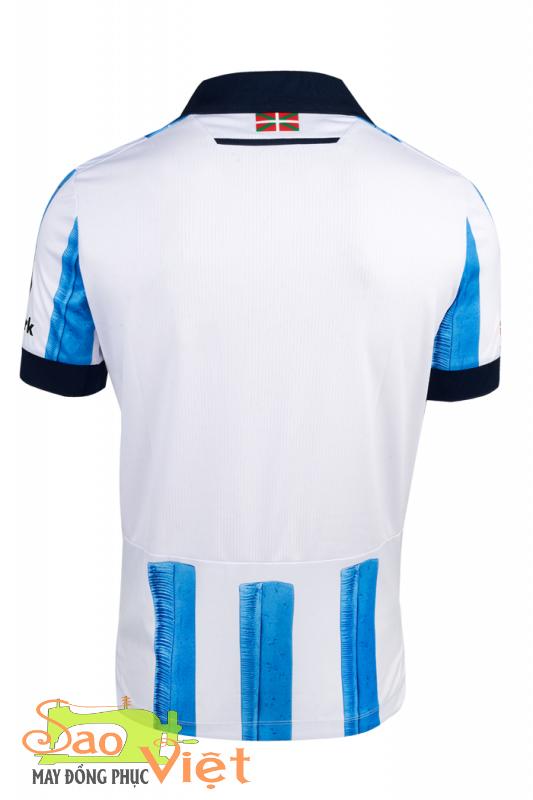 ao-dau-san-nha-real-sociedad-mua-23-24-mat-sau Phía sau áo chõ khoảng trắng để có thể in tên, số theo yêu cầu của khách hàng